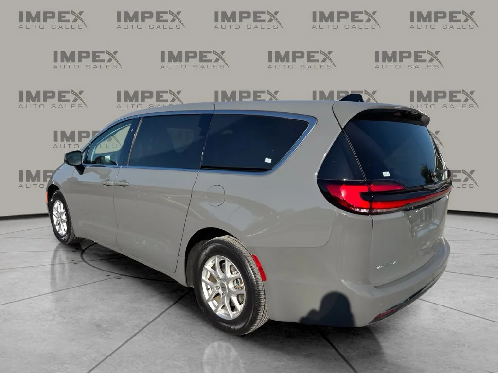Used 2023 White Chrysler Touring L image 3
