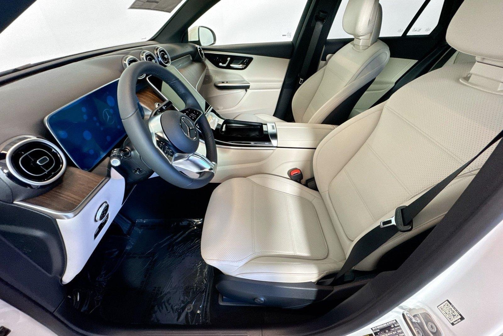 New 2026 Polar White Mercedes-Benz GLC 300 image 18