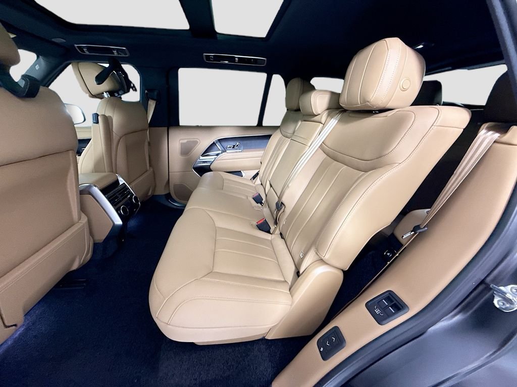 New 2026 Obsidian Black Satin Land Rover SE image 21