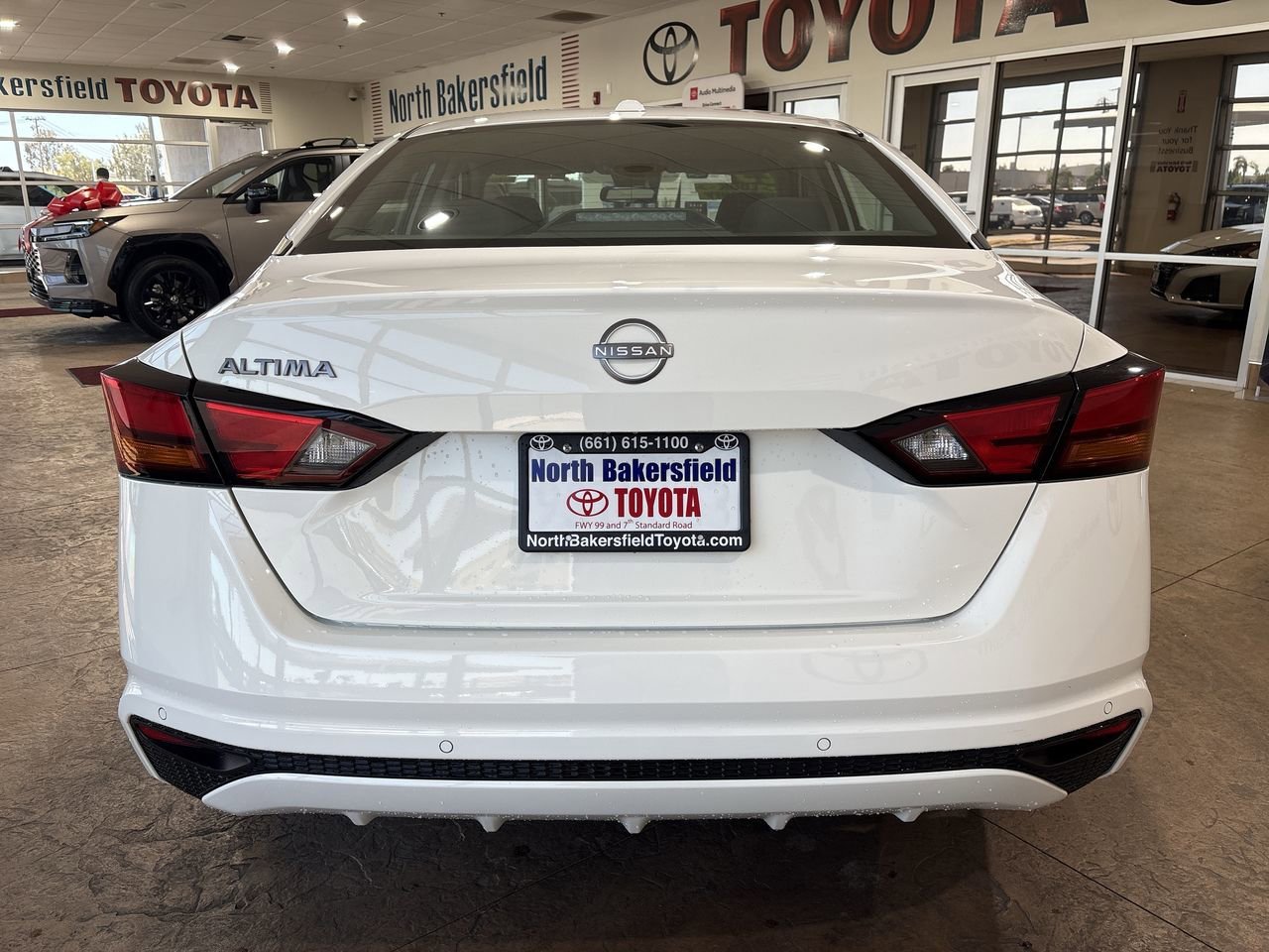 Used 2025 Glacier White Nissan SV image 9