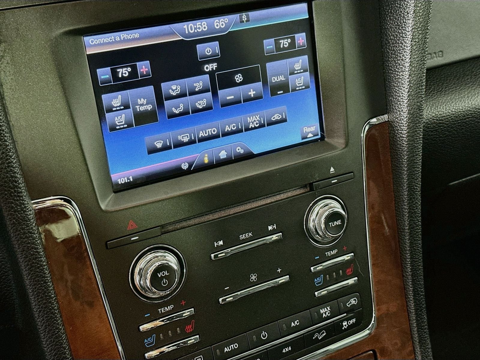 Used 2015 Magnetic Metallic Lincoln Base image 16