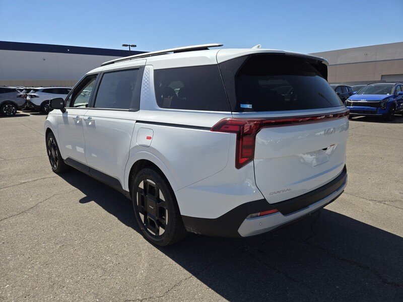 New 2026 Snow White Pearl Kia EX image 4