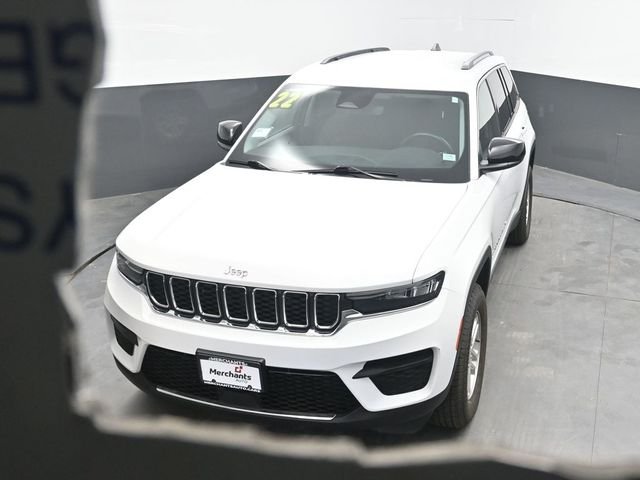 Used 2022 White Jeep Laredo image 31