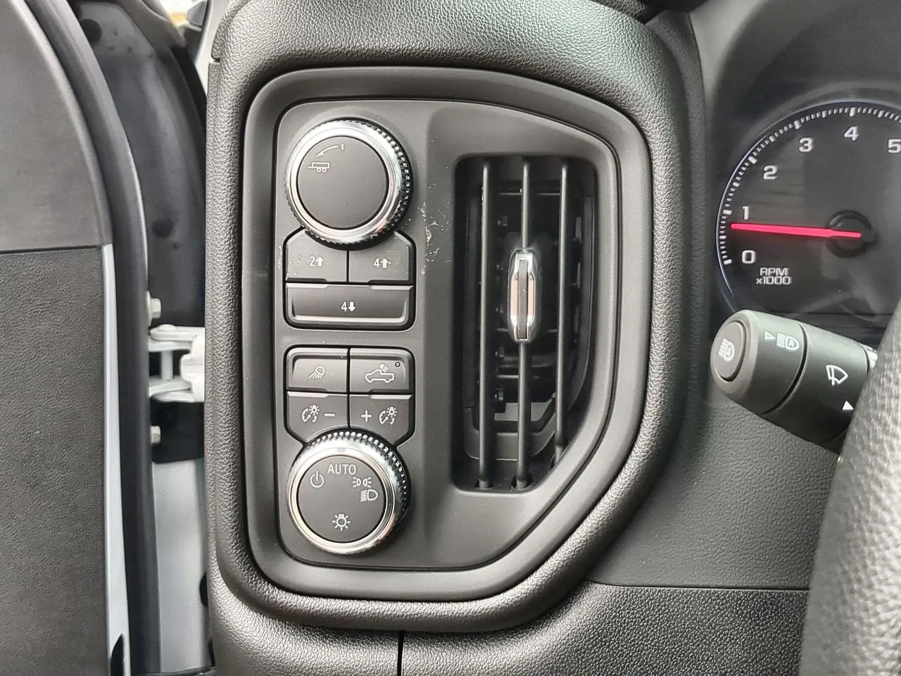 2025 GMC Sierra 3500 Chassis Cab Pro - Photo 17