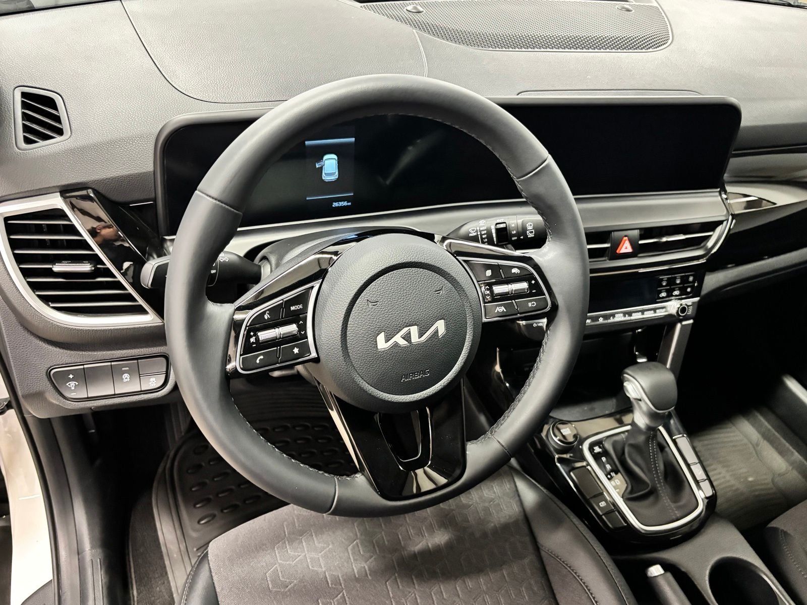 Used 2025 White Kia S image 15