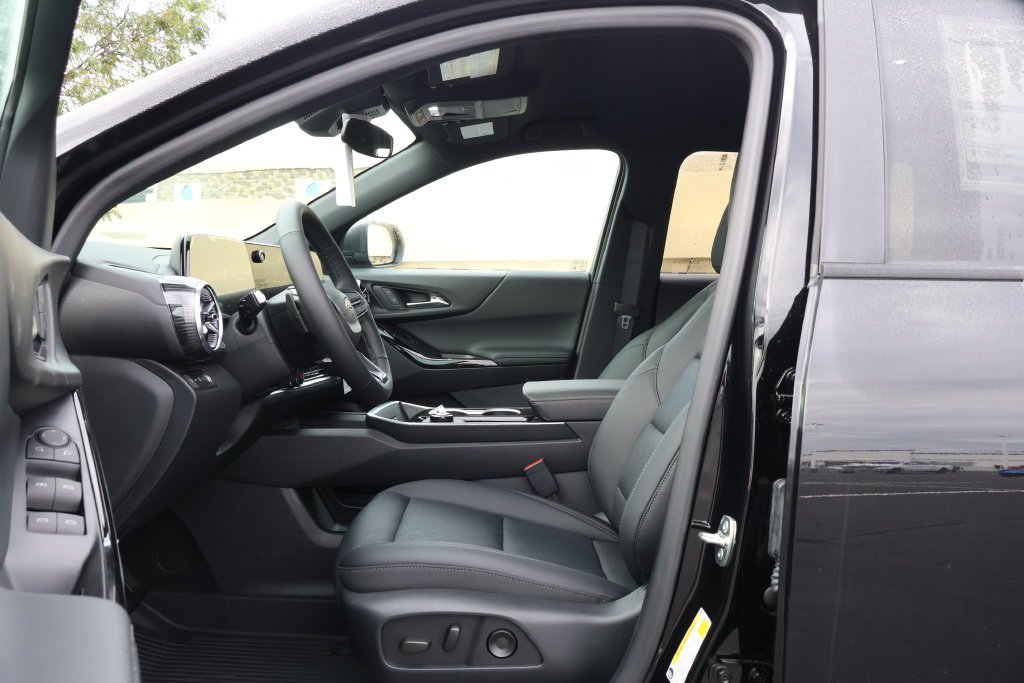 2027 Chevrolet Equinox LT - Photo 14