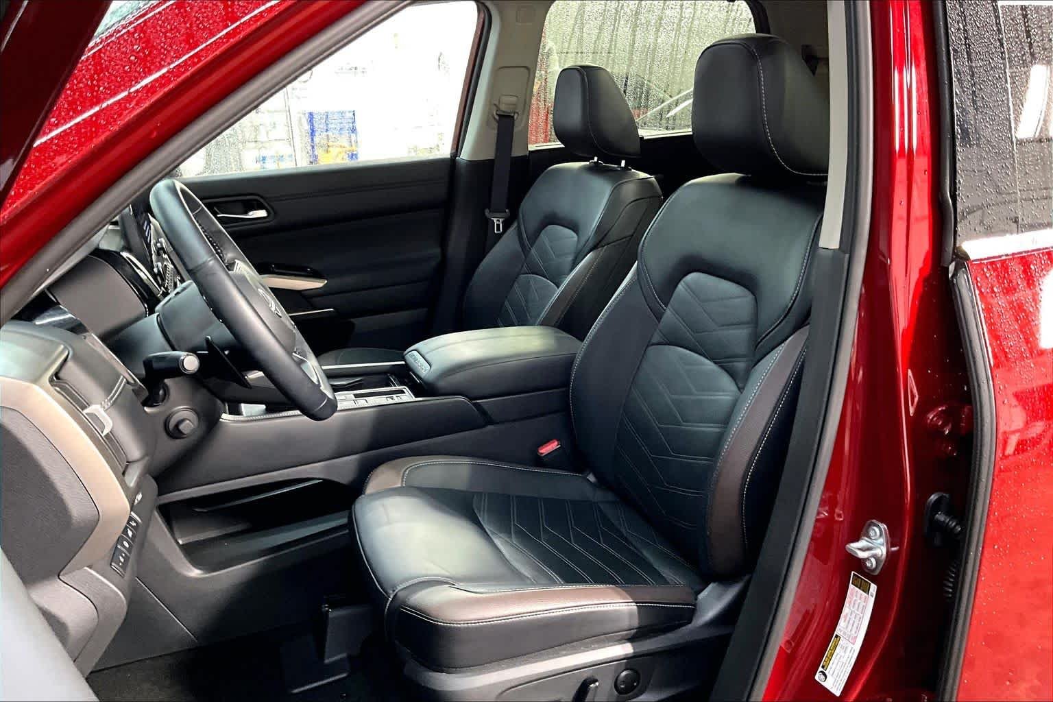 Used 2025 Scarlet Ember Tintcoat Nissan Platinum image 8