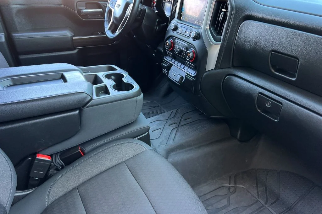 Used 2019 White Chevrolet RST image 19