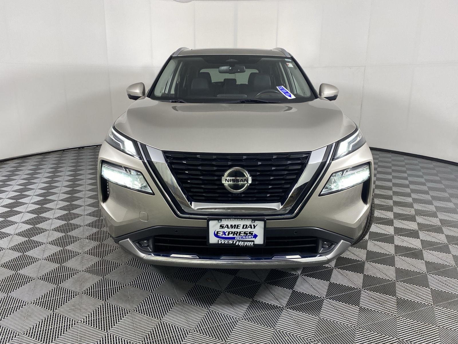 Used 2021 Champagne Silver Metallic Nissan Platinum image 2