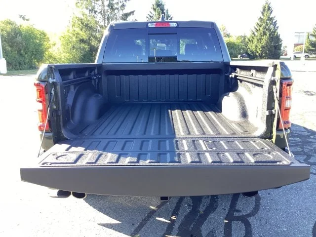 New 2027 Tank Ram LARAMIE CREW CAB 4X4 5