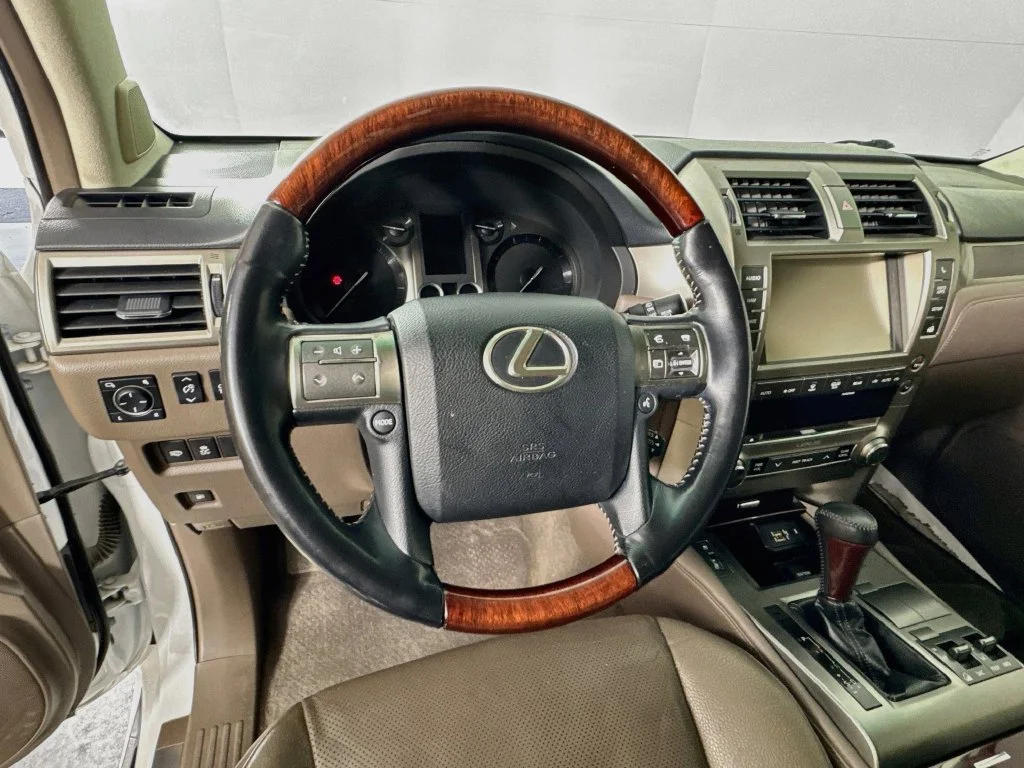 Used 2016 White Lexus 460 image 12