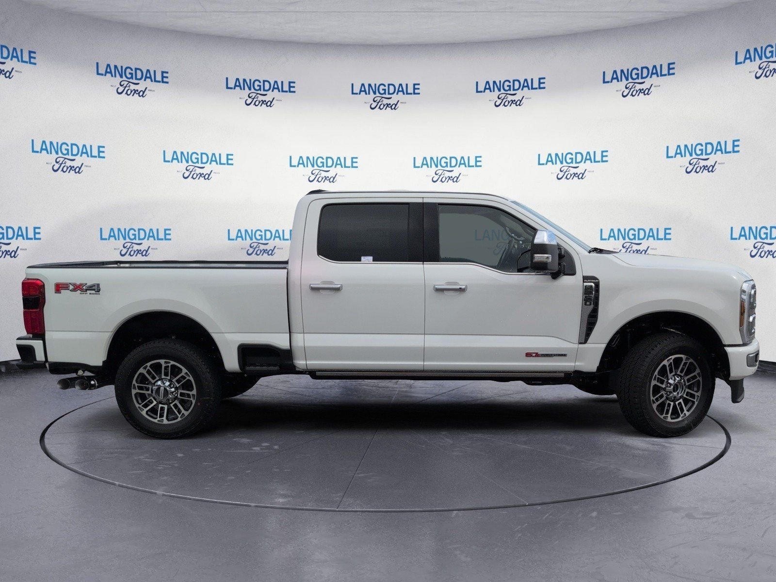 New 2026 Star White Metallic Tri-Coat Ford Platinum image 3