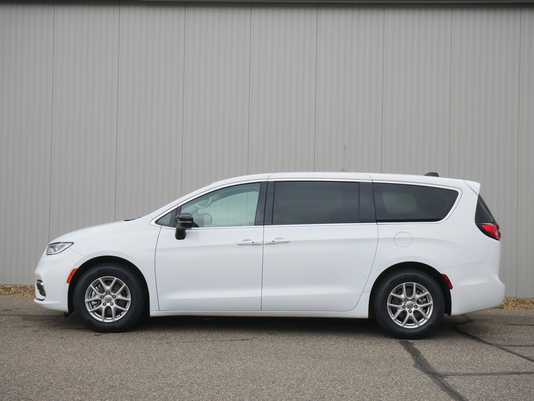 Used 2024 Chrysler Pacifica Touring L with VIN 2C4RC1BG4RR115752 for sale in Hastings, Minnesota