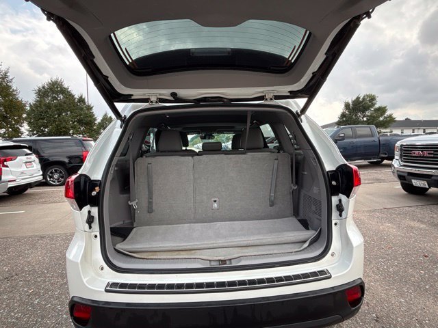 Used 2018  Toyota SE image 5