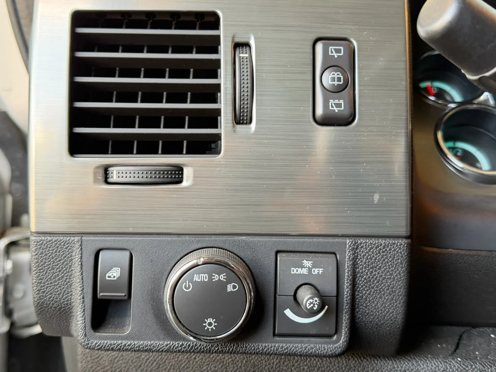 Used 2009 Silver Ice Metallic HUMMER SUV Luxury image 21