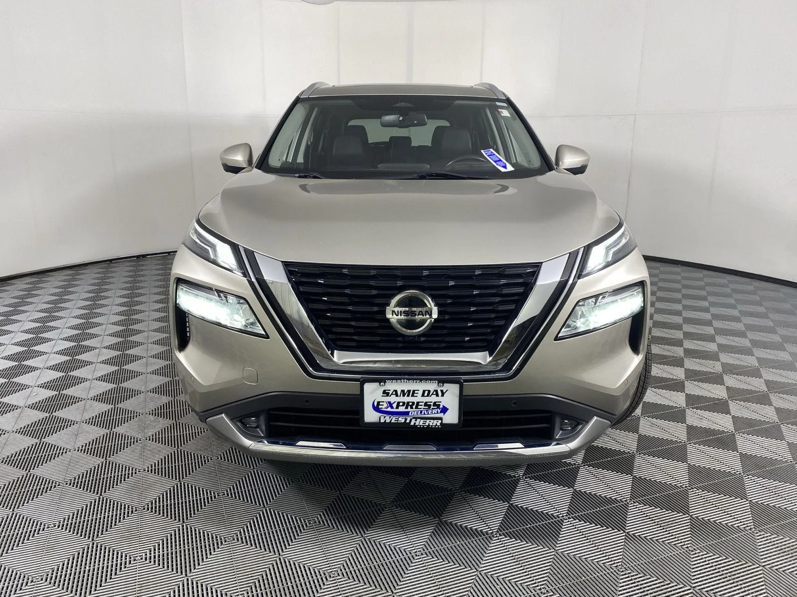 Used 2021 Champagne Silver Metallic Nissan Platinum image 2