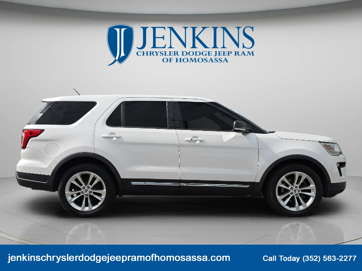 Used 2019 White Platinum Clearcoat Metallic Ford XLT image 3