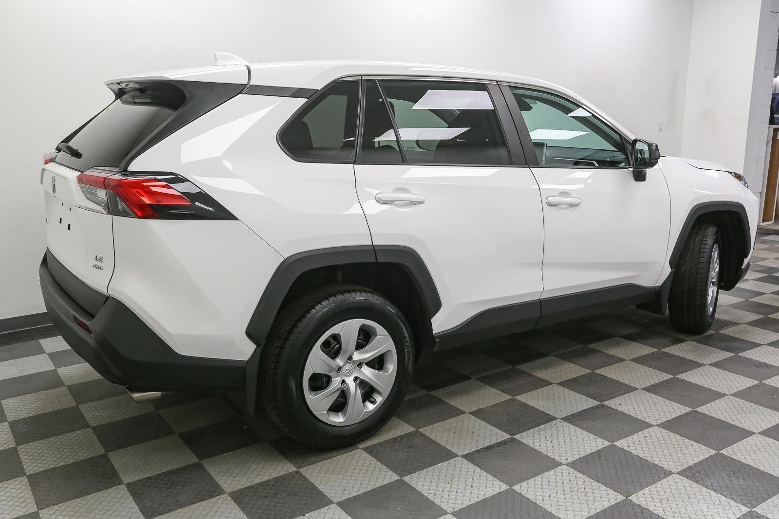 Used 2023 Ice Cap Toyota LE image 8