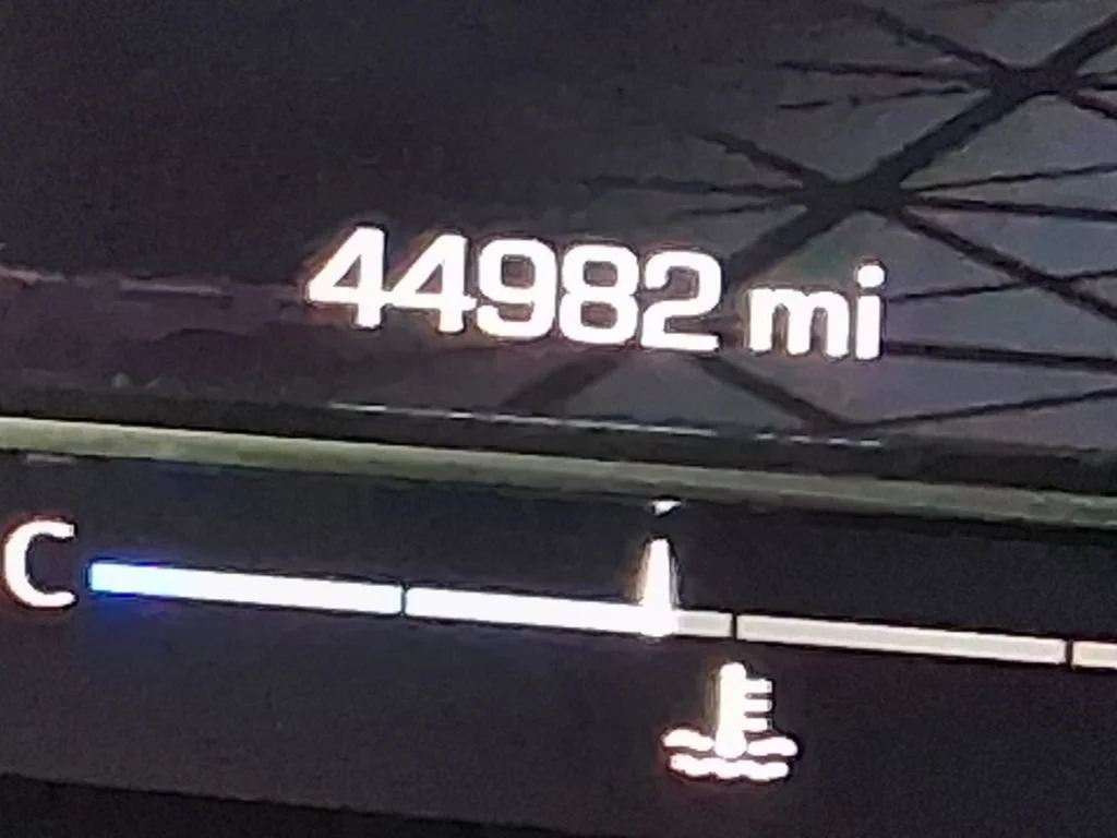 Used 2025 Summit White GMC Elevation image 15