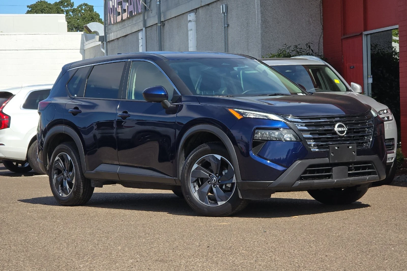 Used 2025 Deep Ocean Blue Pearl Nissan SV image 2