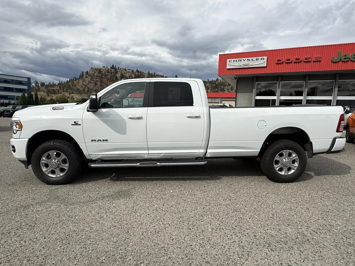 Used 2023 White RAM Big Horn image 3