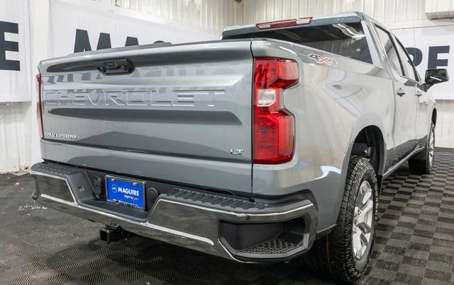 New 2026 Sterling Gray Metallic Chevrolet LT (2FL) image 5