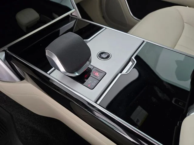 New 2026 Ionian Silver in Gloss finish Land Rover SE image 23