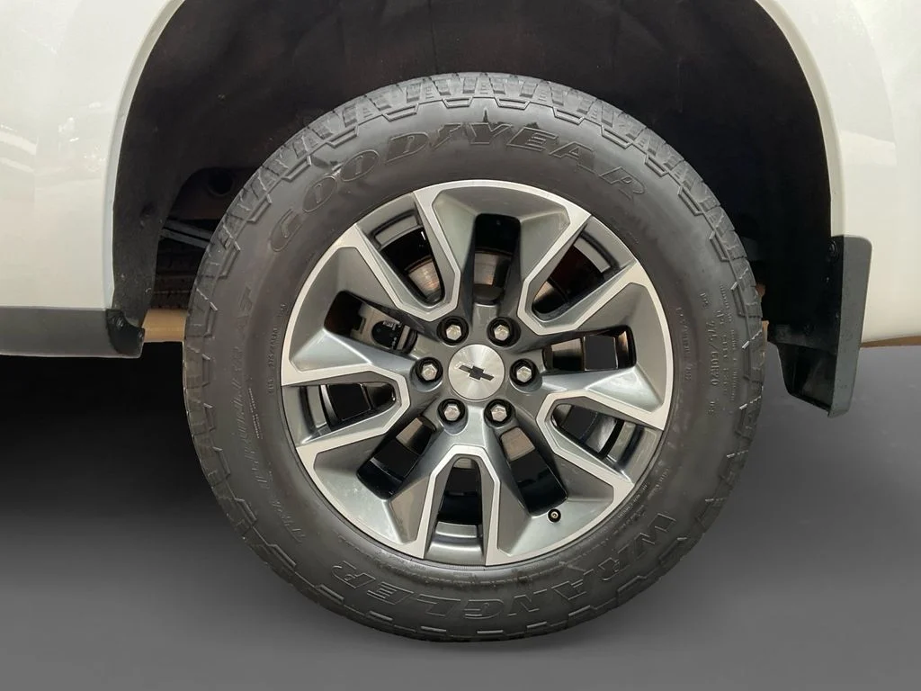 Used 2023 White Chevrolet RST image 10