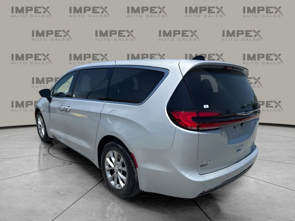 Used 2026 Silver Chrysler Limited image 3