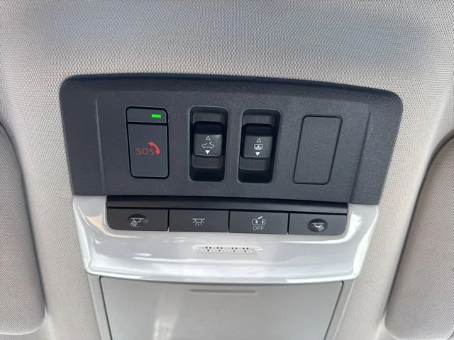 Used 2024 White Nissan SL image 19