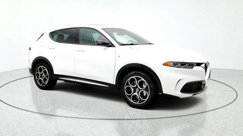 Used 2024 Milano White Alfa Romeo Ti EAWD image 3