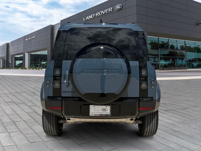 New 2026 Tasman Blue Land Rover S image 4