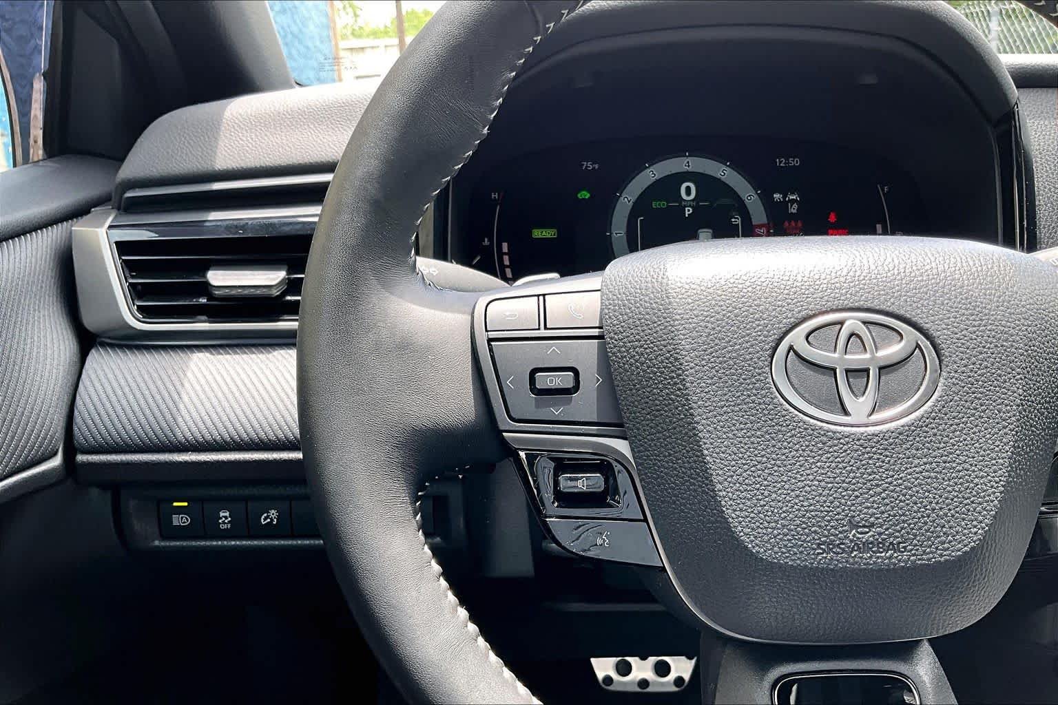Used 2025 Ocean Gem Toyota SE image 24