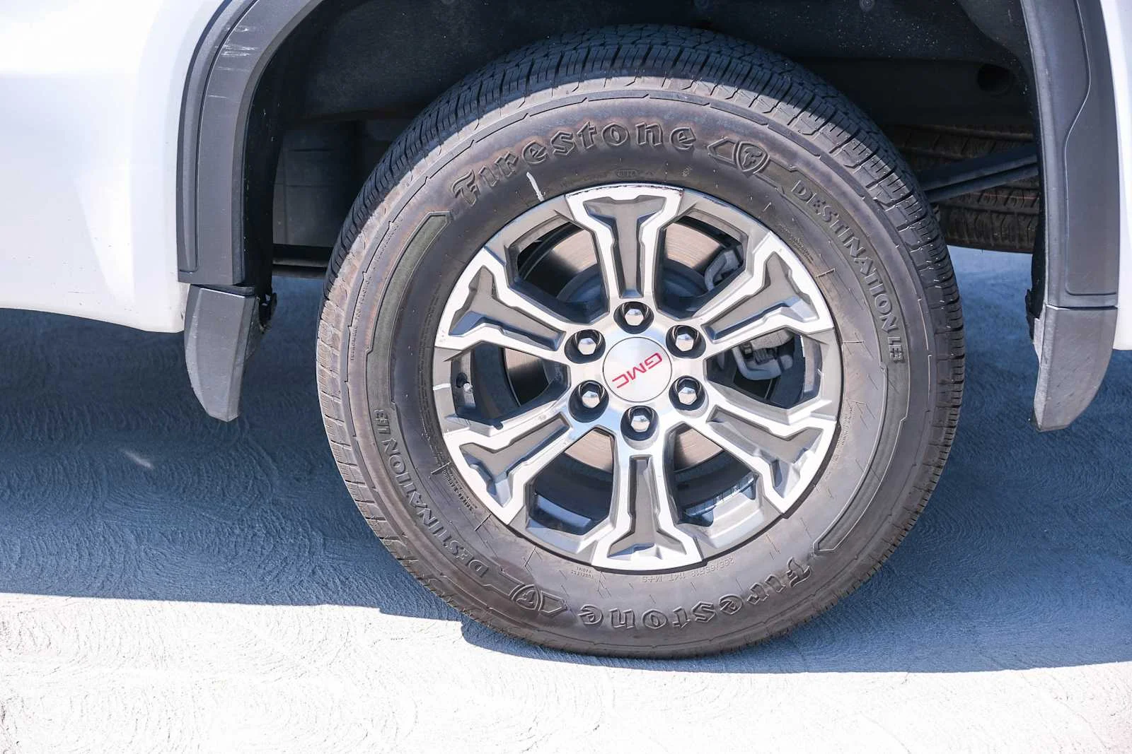 Used 2025 Summit White GMC SLT image 9