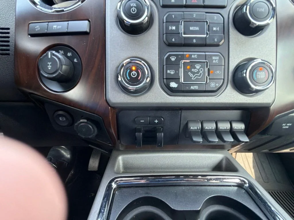 Used 2015 White Ford Lariat image 25