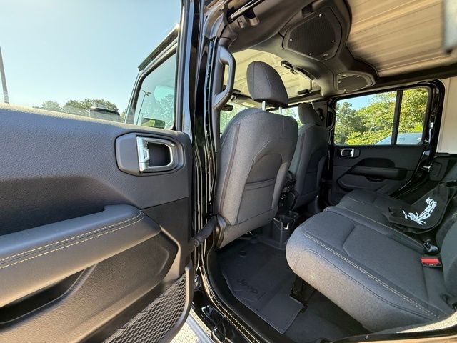 2025 Jeep Wrangler 4-Door Sahara - Photo 24