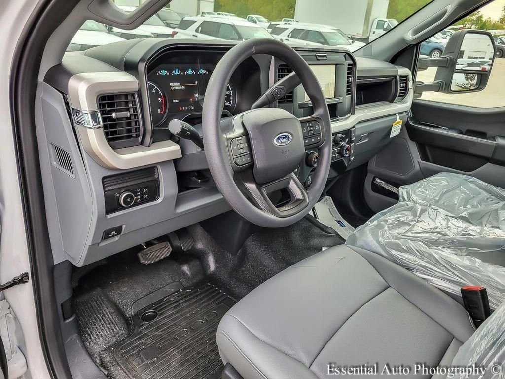 New 2025 Oxford White Ford F-450® XL image 10