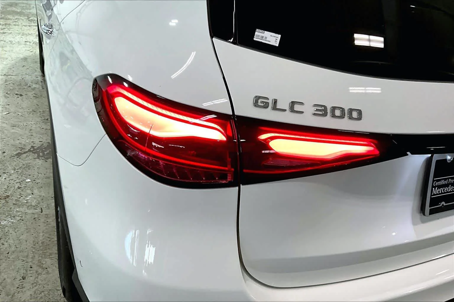 Certified Used 2025 Polar White Mercedes-Benz GLC 300 image 27
