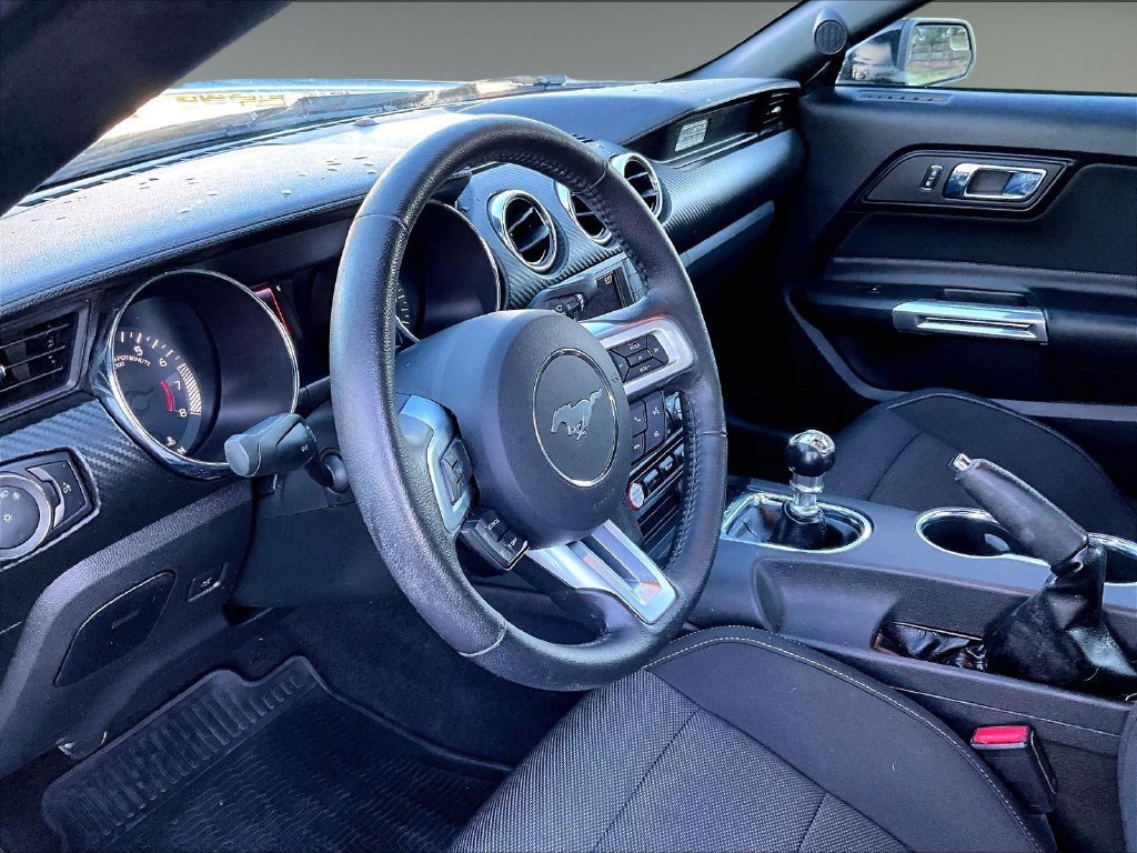 Used 2015 Black Ford V6 image 8