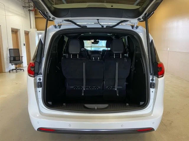 New 2026 Bright White Chrysler SELECT AWD image 18