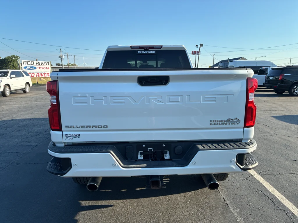 Used 2022 Iridescent Pearl Tricoat Chevrolet High Country image 6