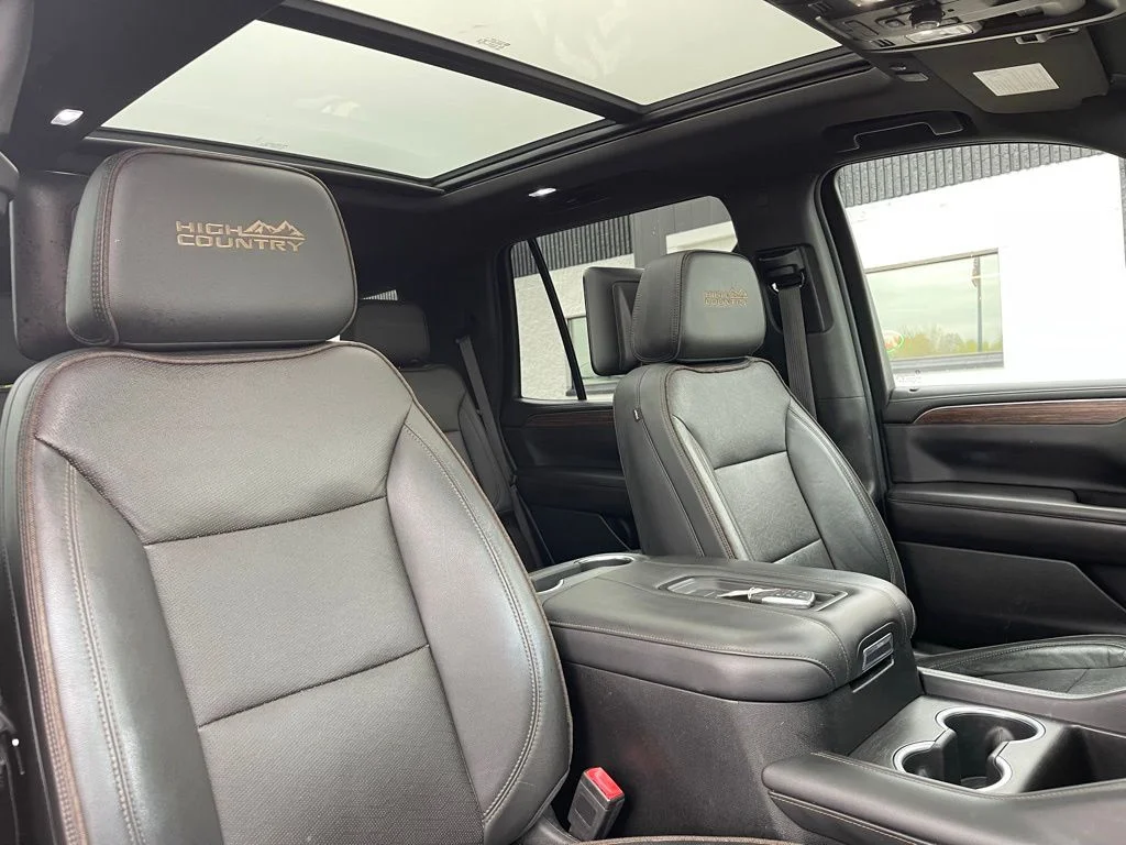 Used 2021  Chevrolet High Country image 44