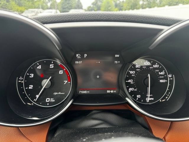 Used 2018  Alfa Romeo  image 14