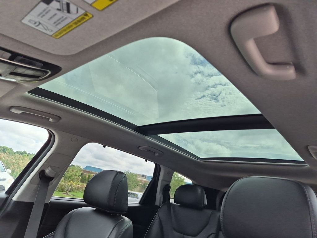 Used 2021 Black Hyundai Limited image 13
