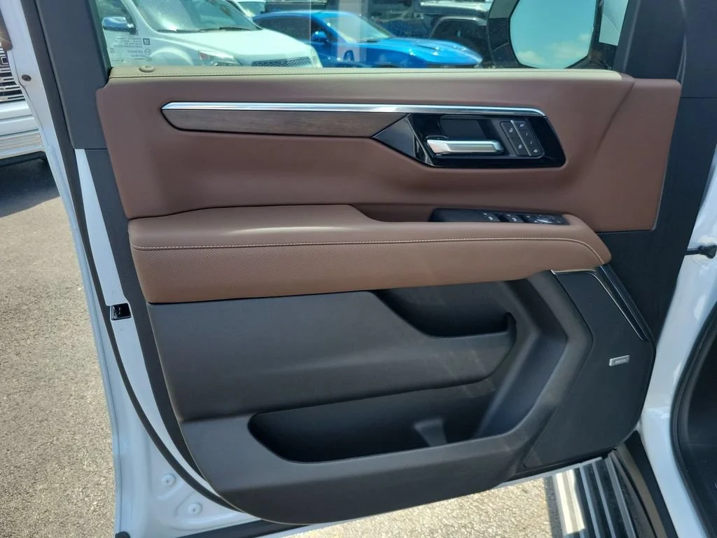 New 2026 Polar White Tricoat Chevrolet High Country image 23
