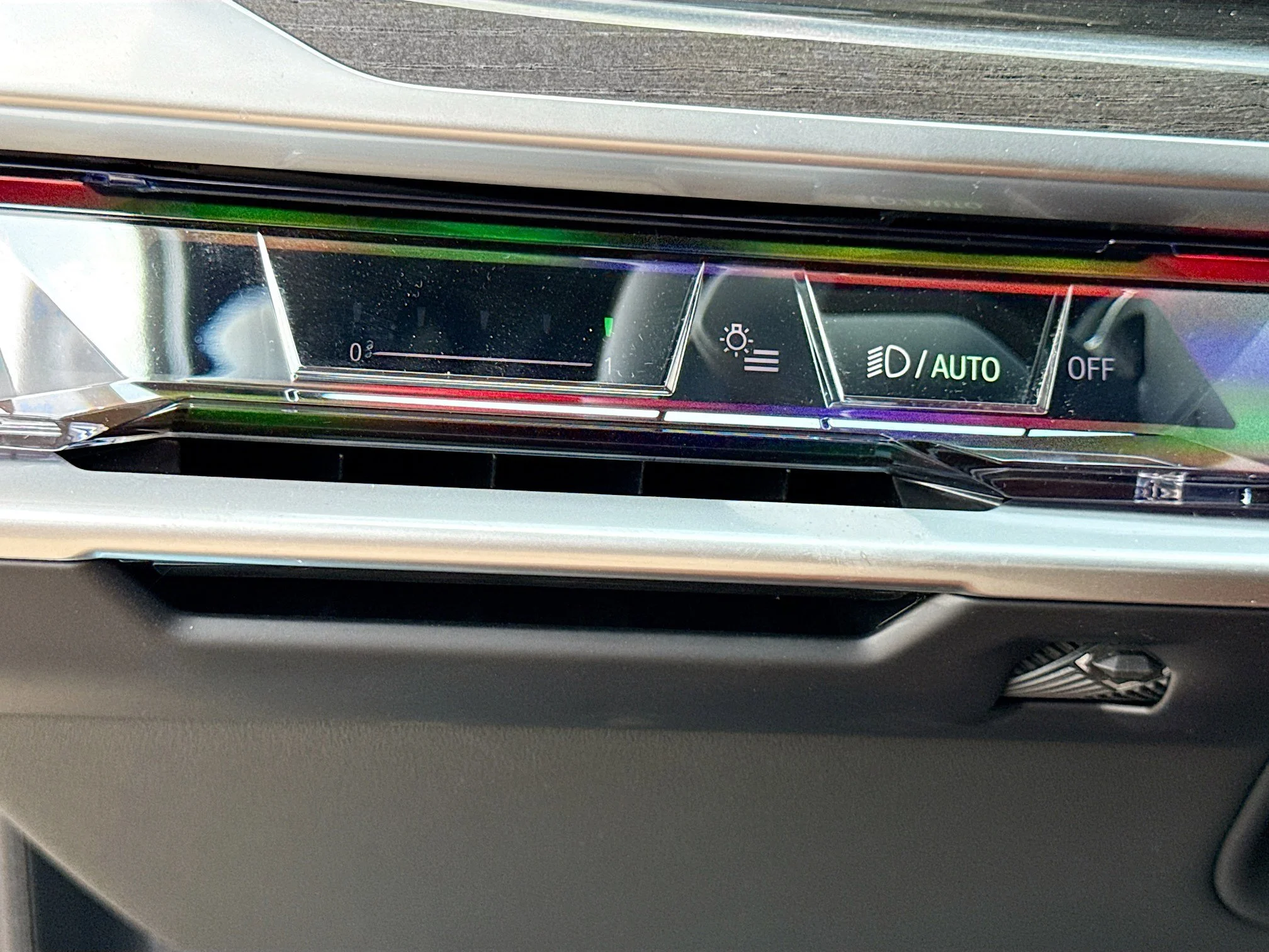 New 2026 Dravit Grey Metallic BMW 750e xDrive image 35