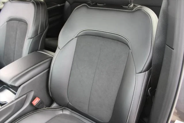 New 2026 Baltic Gray Metallic Clear-Coat Exterior Paint Jeep Laredo image 20