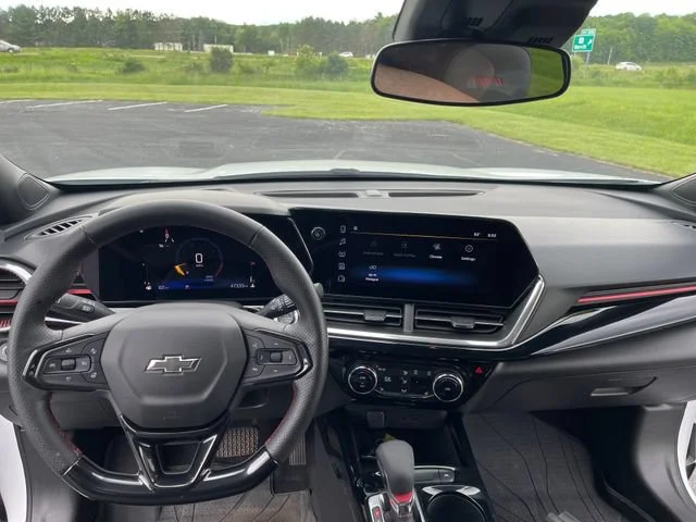 Used 2025 Summit White Chevrolet 2RS image 13