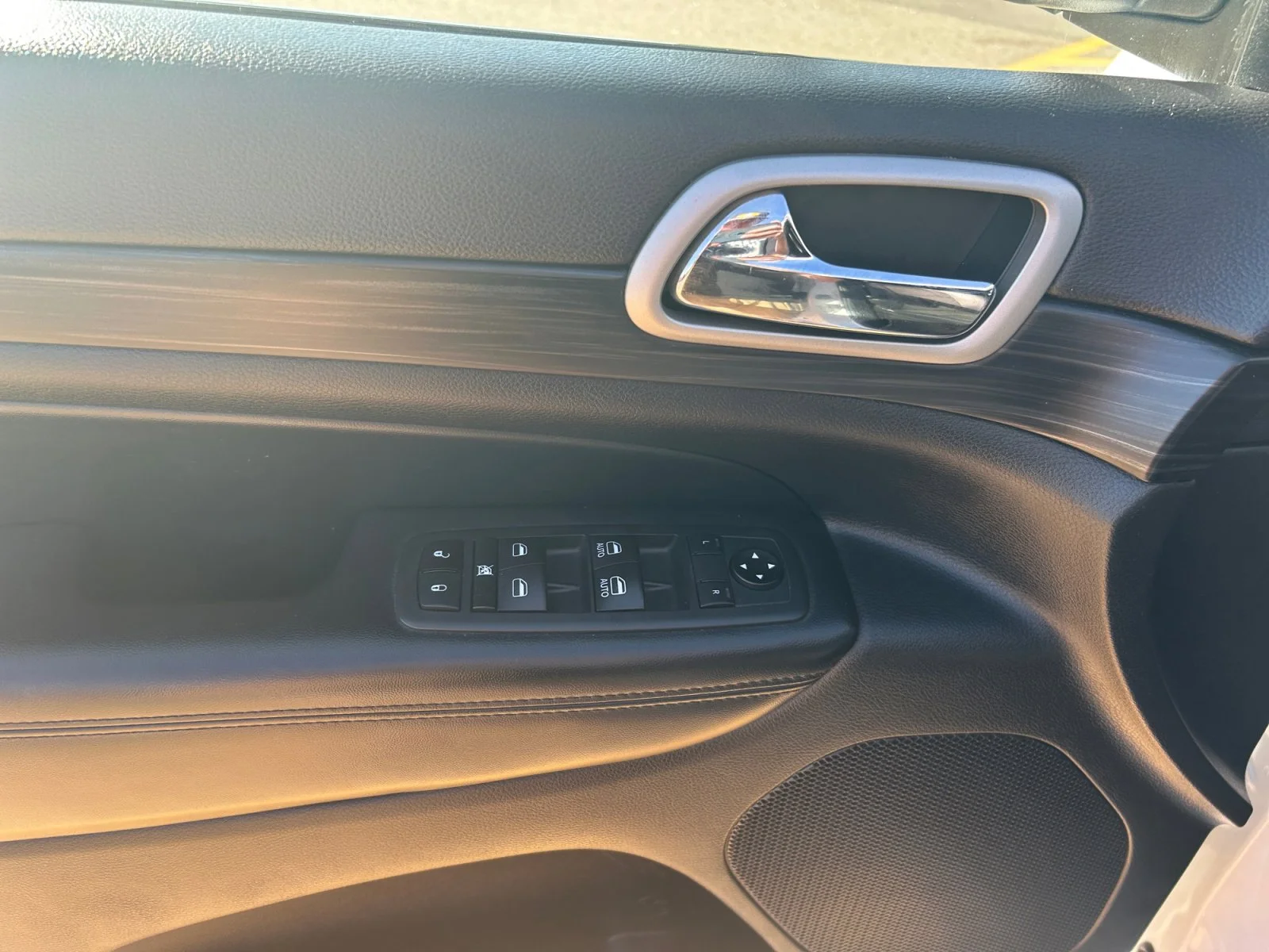 Used 2020 Bright White Jeep ALTITUDE image 16