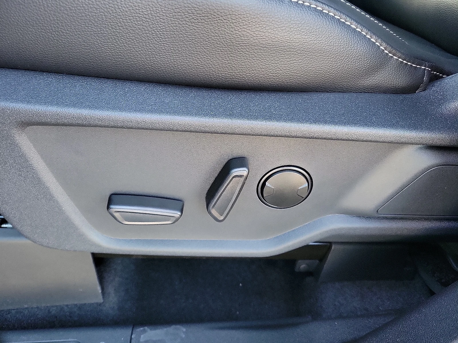 New 2025 Shadow Black Ford Outer Banks&reg; image 12